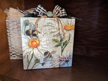 Load image into Gallery viewer, Art canvas, Daisies and Bees